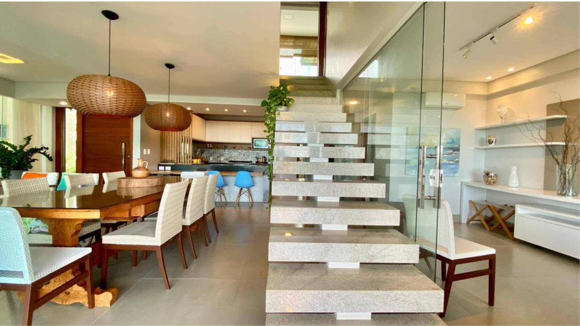 Duplex mobiliado com 4 suítes e vista para o mar em Ilhéus
