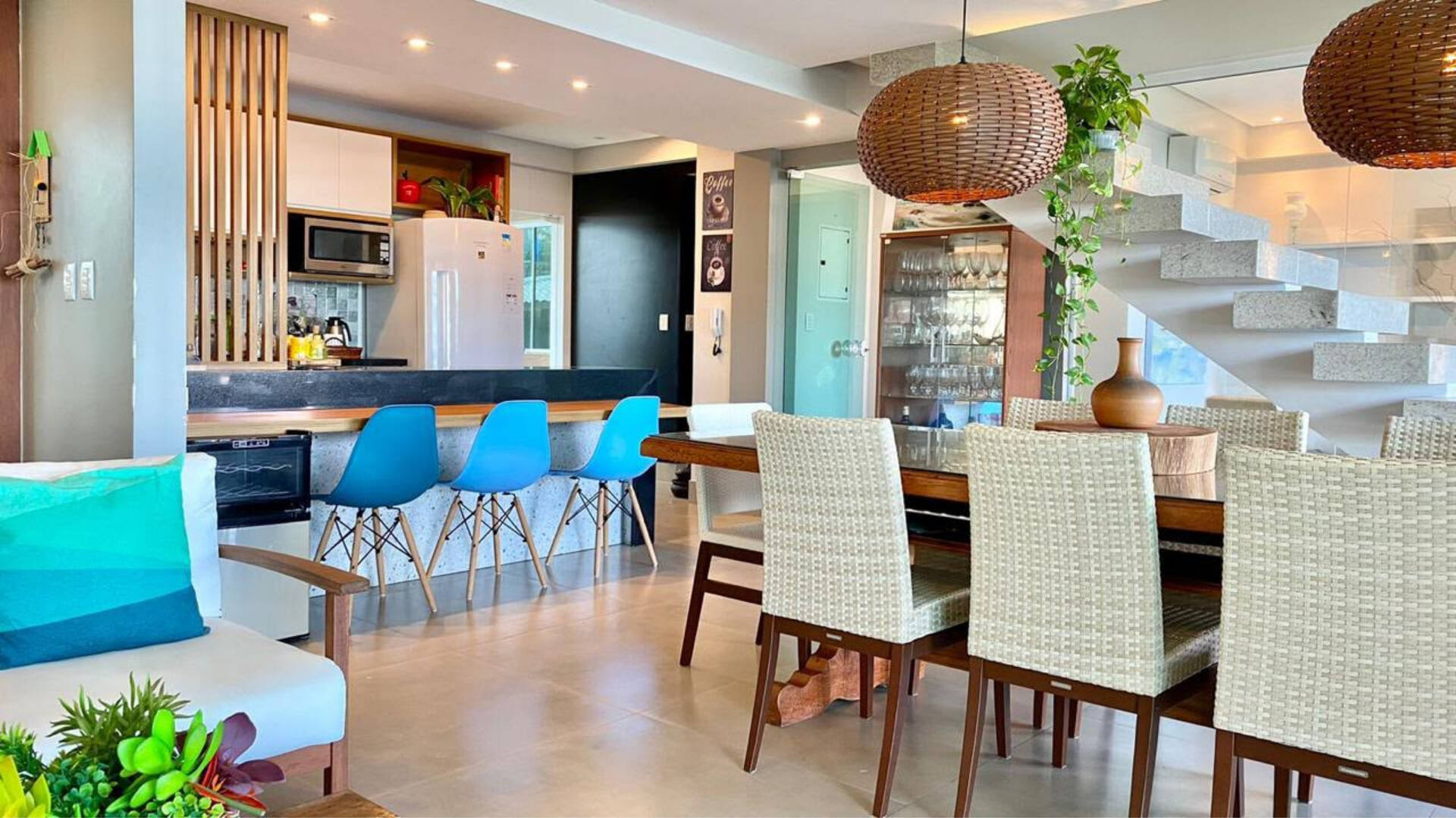 Duplex mobiliado com 4 suítes e vista para o mar em Ilhéus